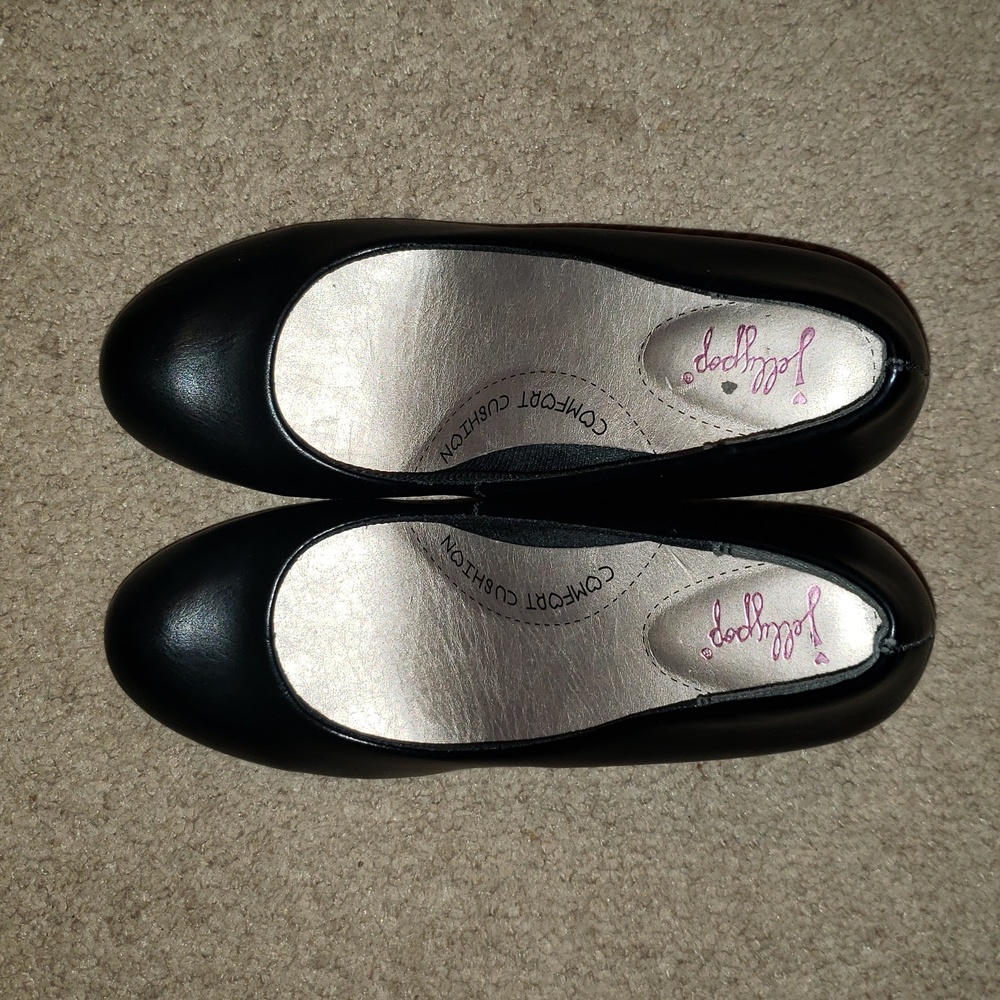 Great JellyPop comfort cushion Cayla round toe black pumps 2 1/2" heels. Size 6